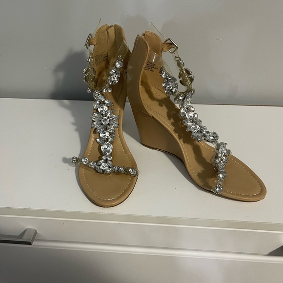 Nude and crystal wedges - Picture 2 of 5